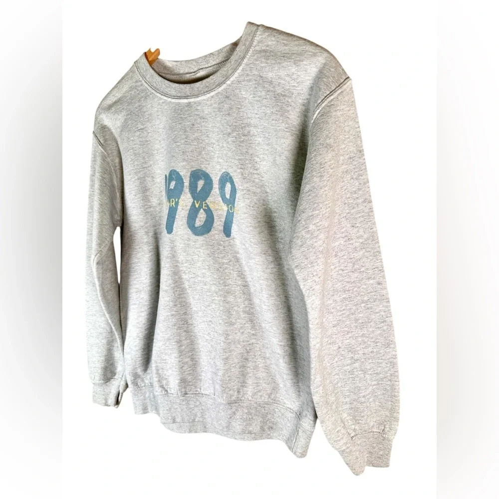 Taylor Swift Spotify Fans First Heather Gray 1989 (Taylor's Version) sweatshirt - Picture 3 of 6